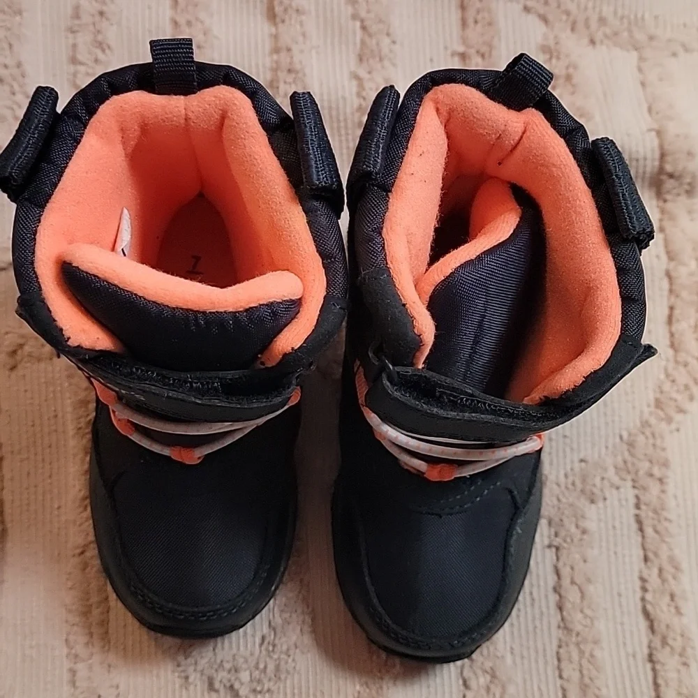 Carters Unisex-Child Snow Boots, size 7. Navy, dark gray and orange. Like new.
